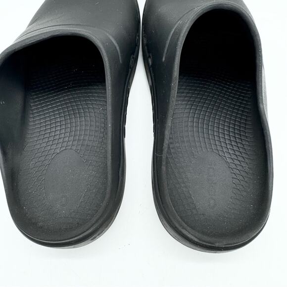OOFOS Black Clogs - Picture 9 of 12